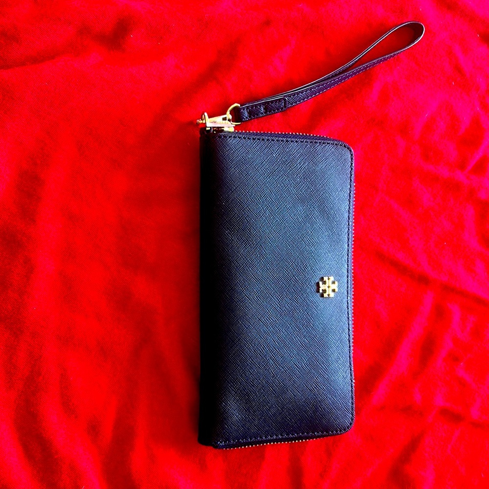 Tory Burch Navy Blue Wrist wallet in gray condition